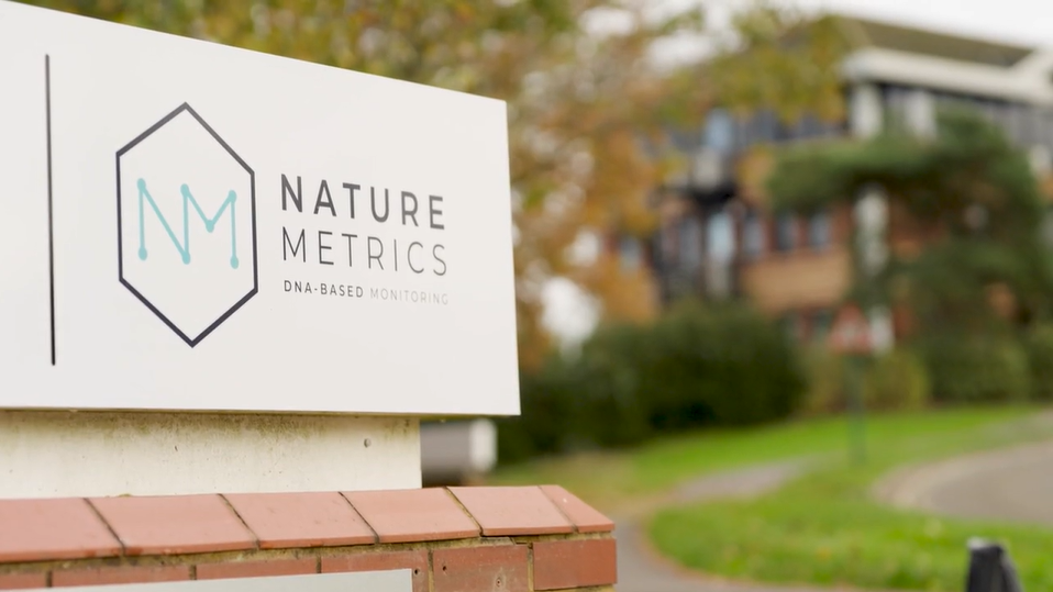 Parceria entre a Clam e a NatureMetrics para aplicação de DNA ambiental no monitoramento da biodiversidade.